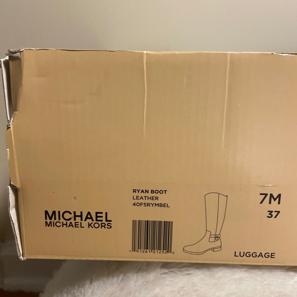 Micheal Kors boots - Picture 7 of 7